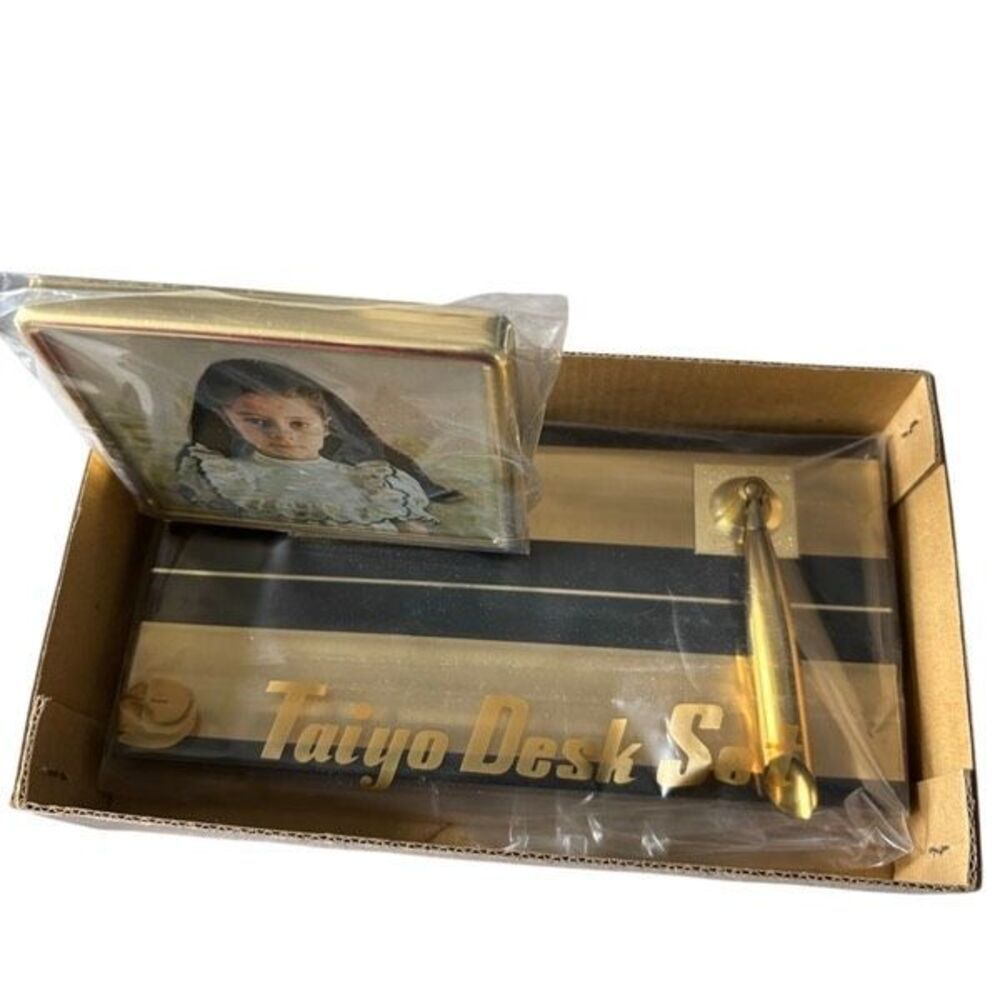 Vintage Taiyo Woolworth Gold Tone Desk Set With Picture Frame Unused In Box
